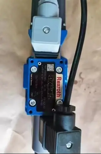 R900972654 4WRAP6W7-04-30=G24K4/M=00 4WRAP6W7-04-3X=G24K4/M=00 Original new Proportional pilot valve - Image 3